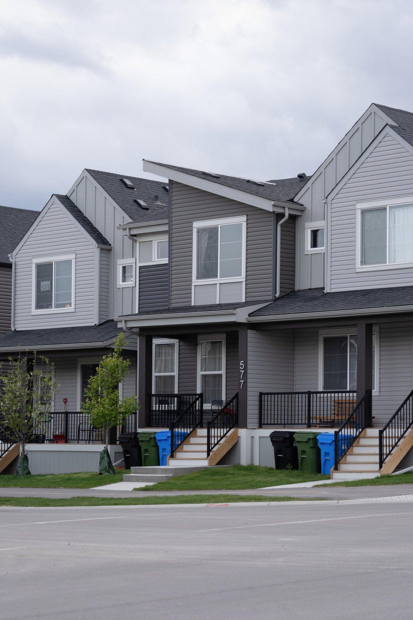 When Nishant and Tanushree came across this pre-construction freehold townhouse in Calgaryâs Sage Hill neighbourhood, it had a completion date just six months away and no maintenance fees. 