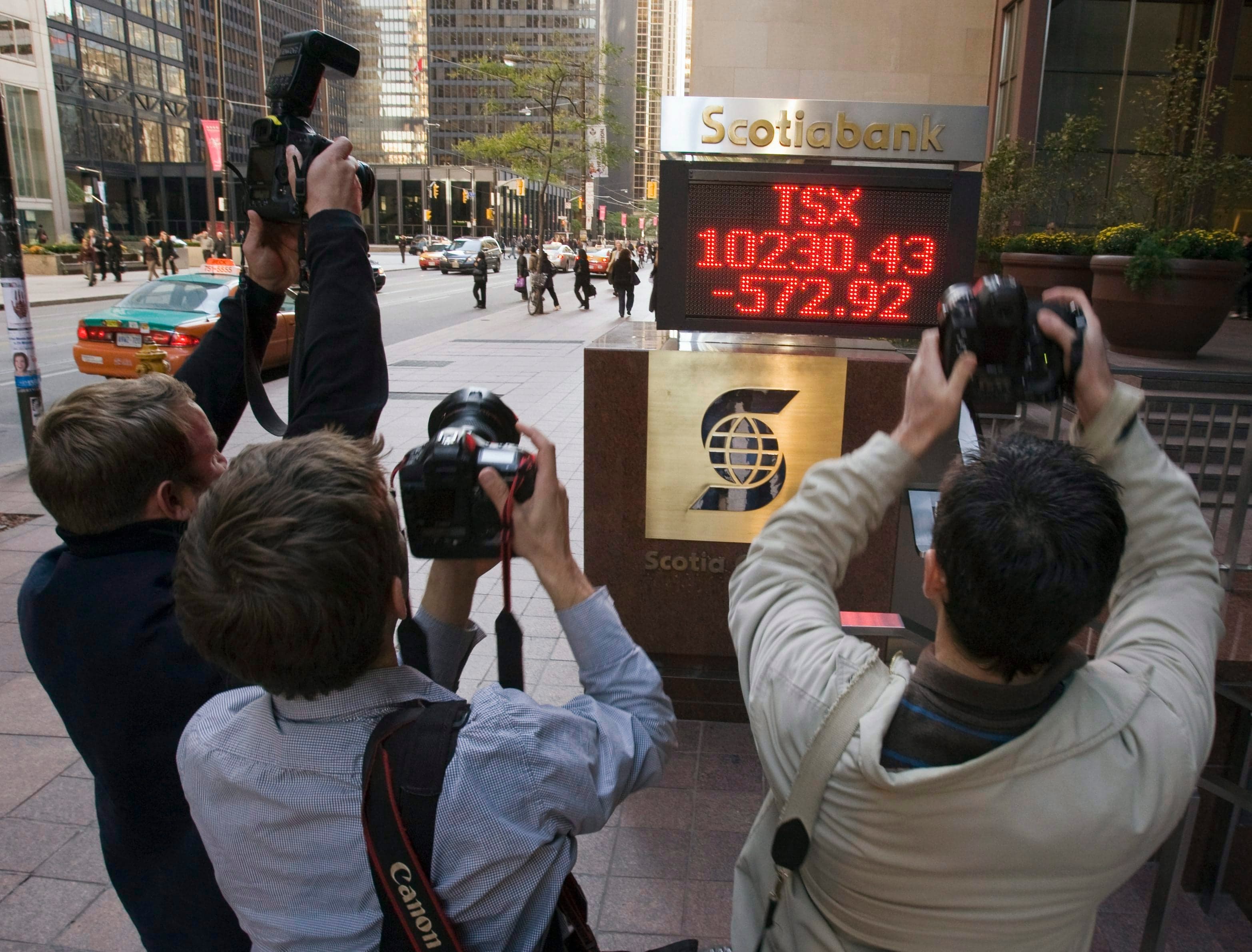 Morning memo: Are Harper's odds of a majority going down with the market?