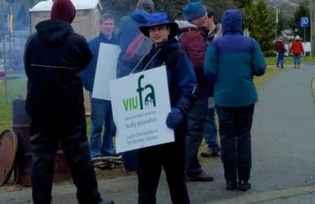 VIU resumes talks with striking faculty