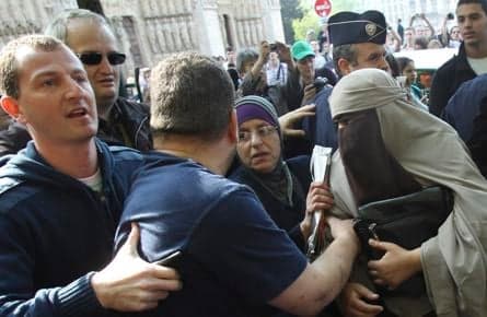 Paris woman fined for wearing Islamic niqab