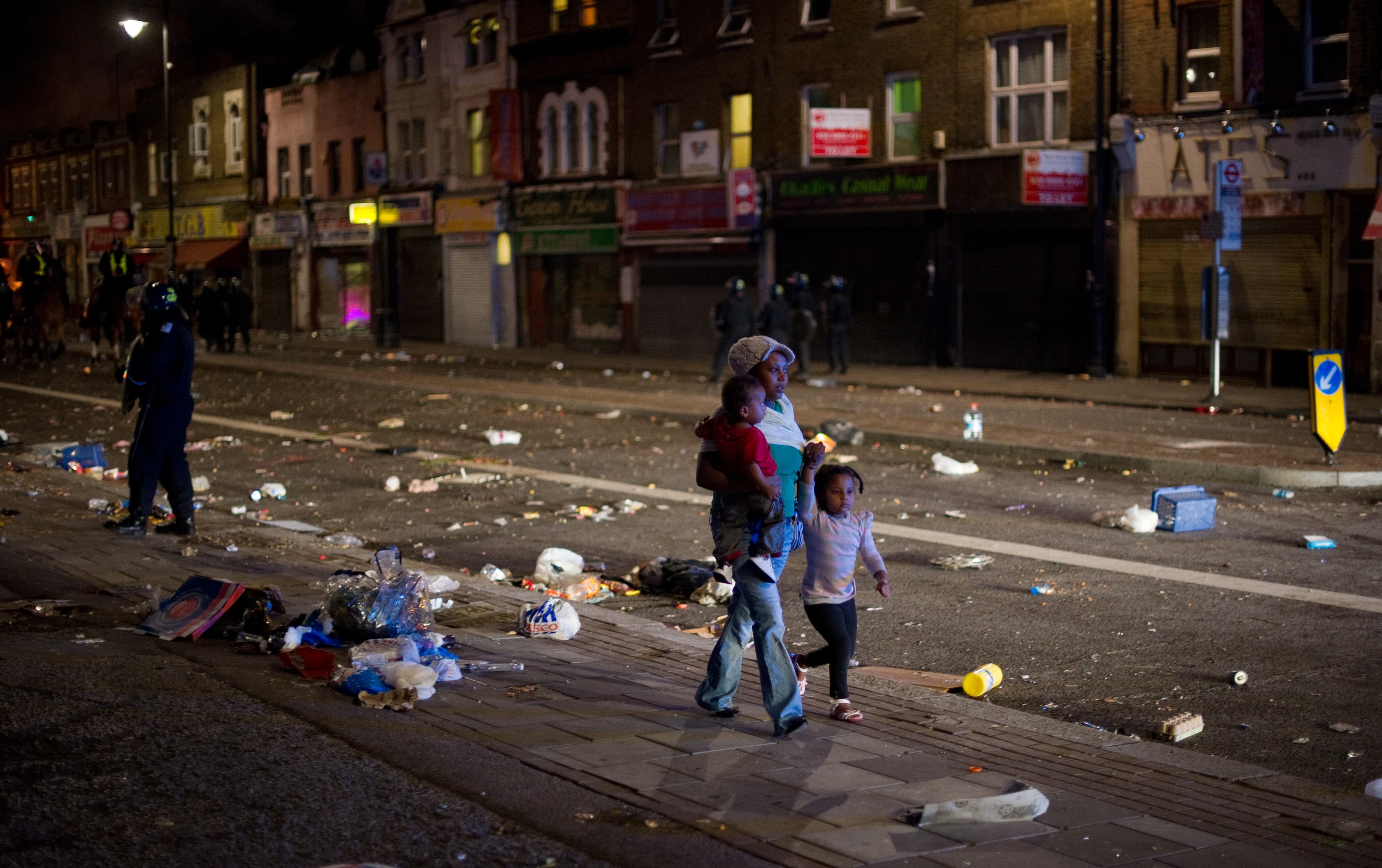 Photo gallery: Riots break out in north London