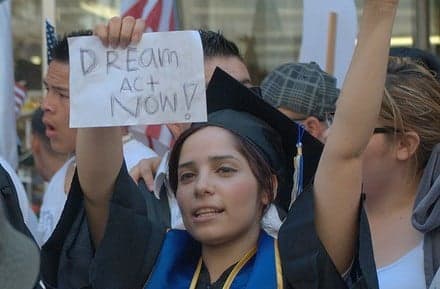Illegal immigrants to get student aid in California