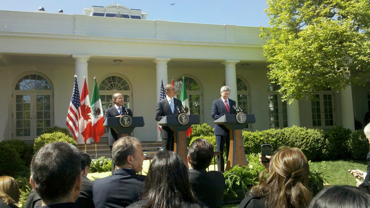 Harper speaks 'frankly' on energy at Three Amigos summit