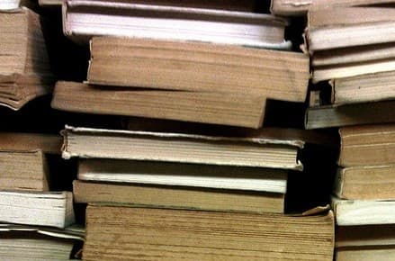 Canadian students pay too much for textbooks