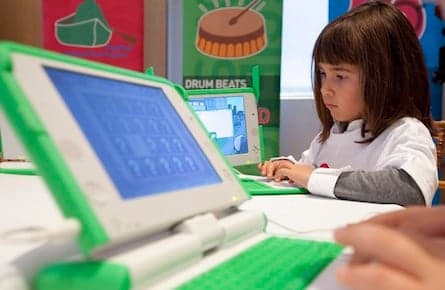 Program offers low-cost laptops for young aboriginal students
