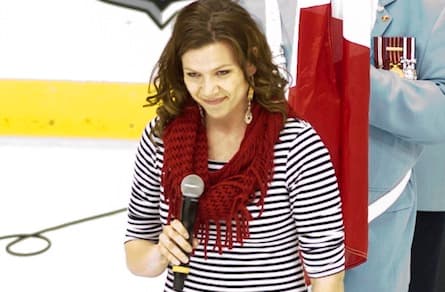 Star-Spangled banner singer to return to the ice after whirlwind 48 hours