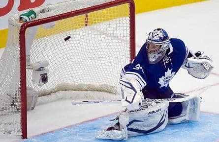 Toronto remembers how to cheer for playoff hockey