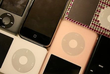 Canadian importers say government misled them in iPod tax dispute