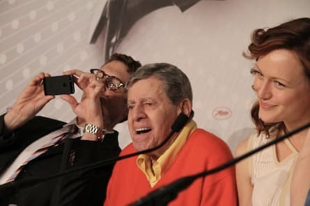 Seniors Day in Cannes: Look, everyone! It's Jerry Lewis