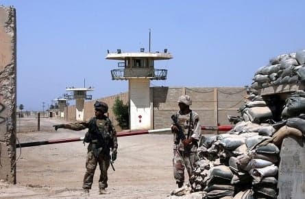 Hundreds of inmates flee Abu Ghraib prison