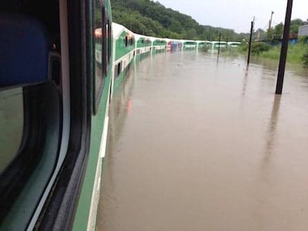 More than 1,000 trapped on Toronto GO Train after flash flooding
