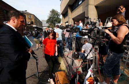Royal baby dispatches: Hundreds gather outside hospital to wait for Kate
