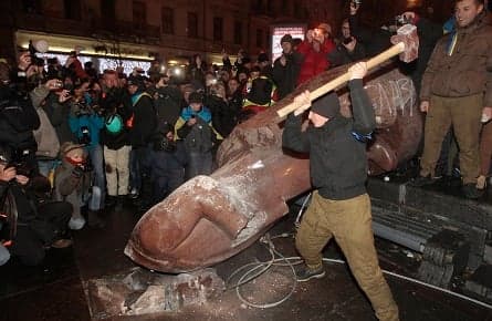 Need to know: Ukrainian protesters topple Lenin