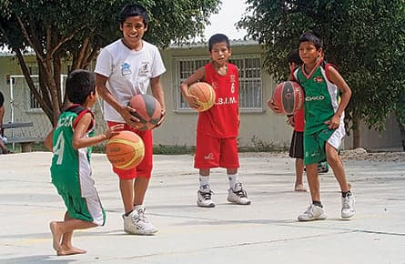 Mexico's 'barefoot giants' basketball team