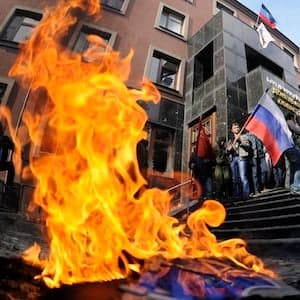 Your morning five: Pro-Russians won't delay their referendum