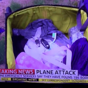 Sky News reporter apologizes for rifling through MH17 luggage