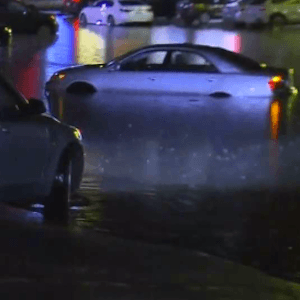 Video: Heavy thunderstorms flood Toronto