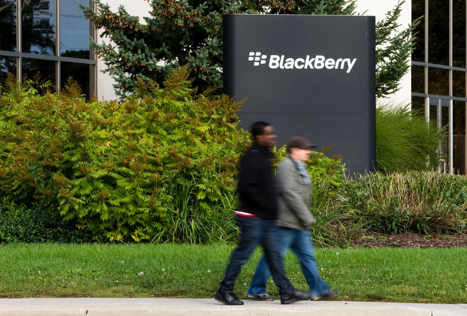 In a bid to save itself, BlackBerry to stop making BlackBerrys