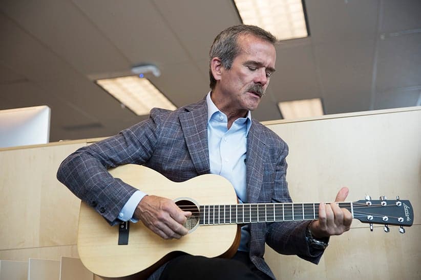 Chris Hadfield sings us a 'Space Lullaby'