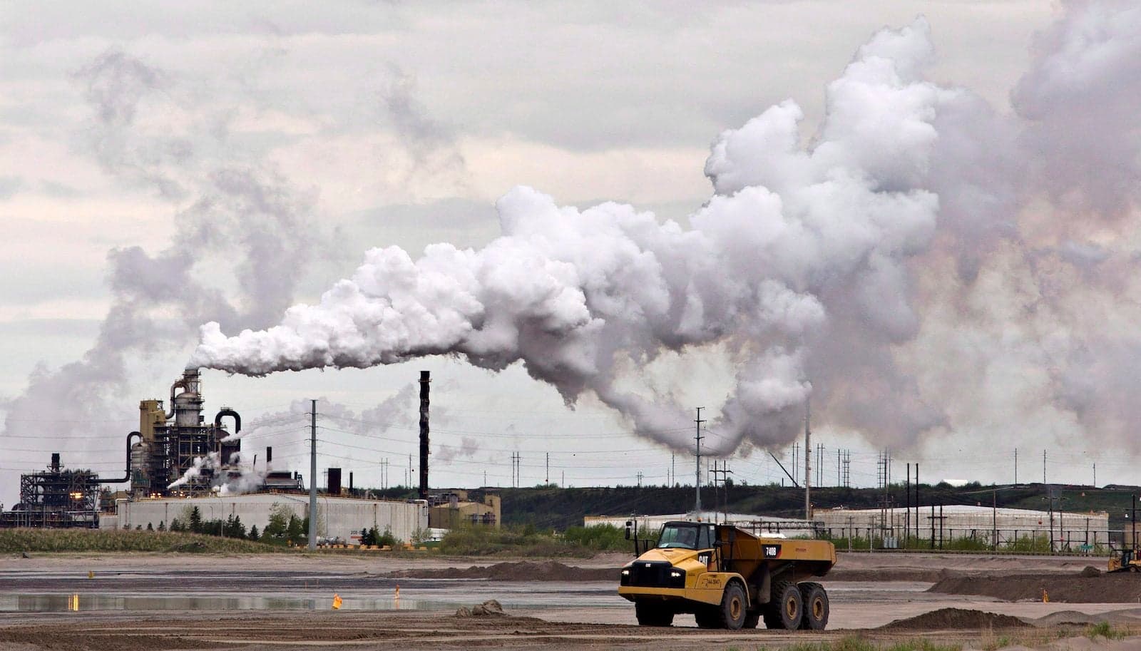 What lower oil prices mean for the Canadian economy