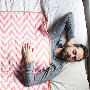 The blanket that hugs insomniacs to sleep