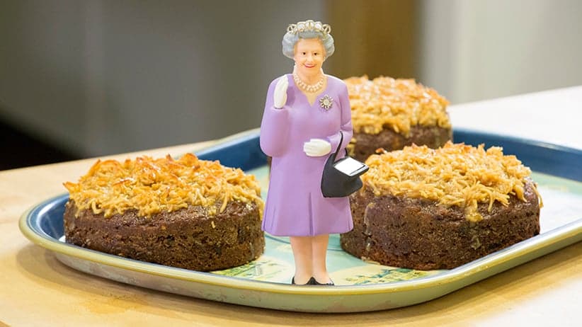 How to make Queen Elizabeth cake (Happy Birthday, Your Maj!)