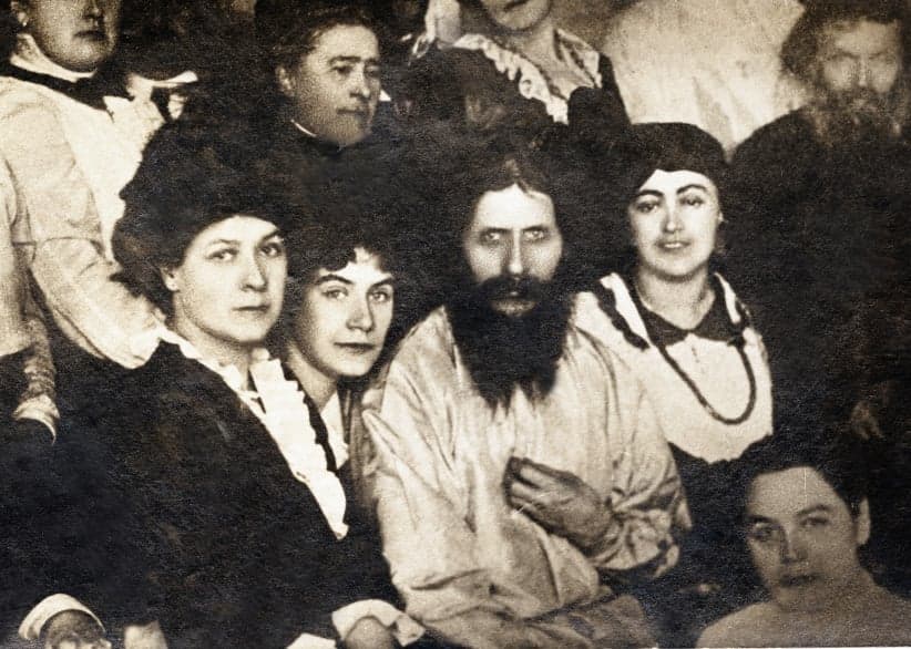 1916 series: Russia on the edge
