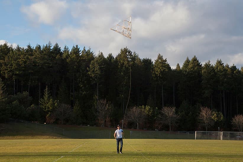 Neil Parman flies his Silver Mylar homemade pyramid kite in Beban Park, Nanaimo. (Photograph by Jen Osborne)