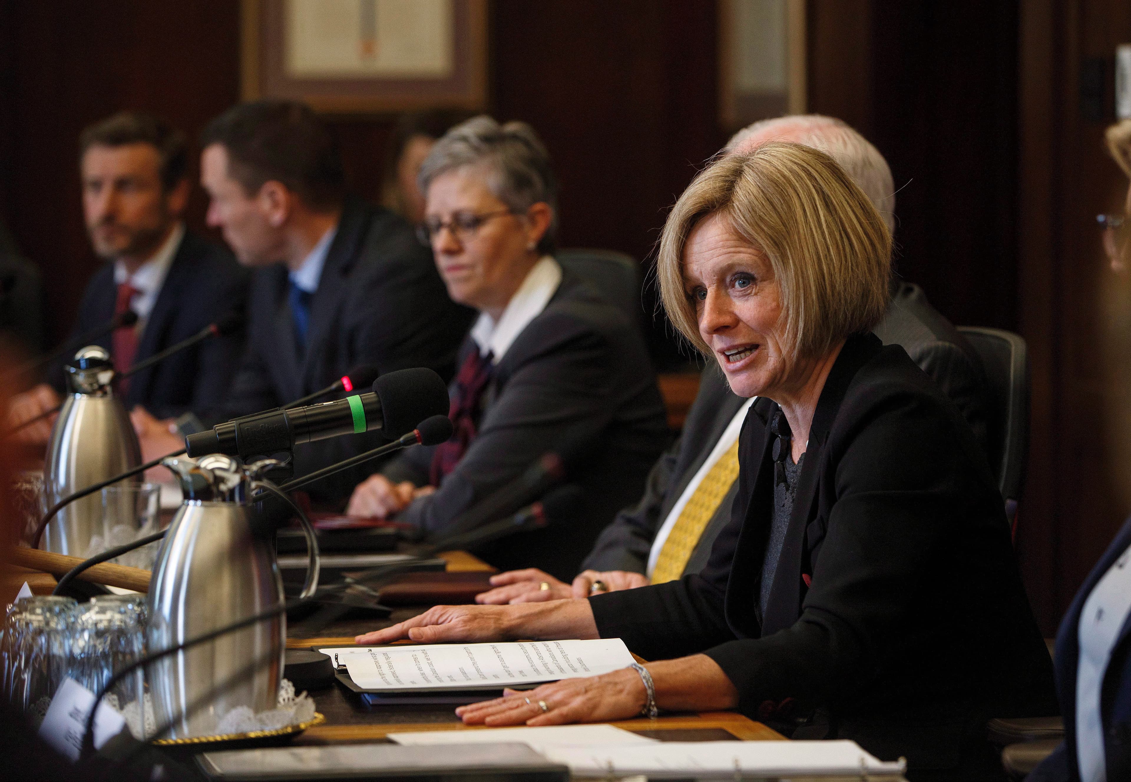 Suddenly, Rachel Notley warns she'd cut off oil shipments to B.C.