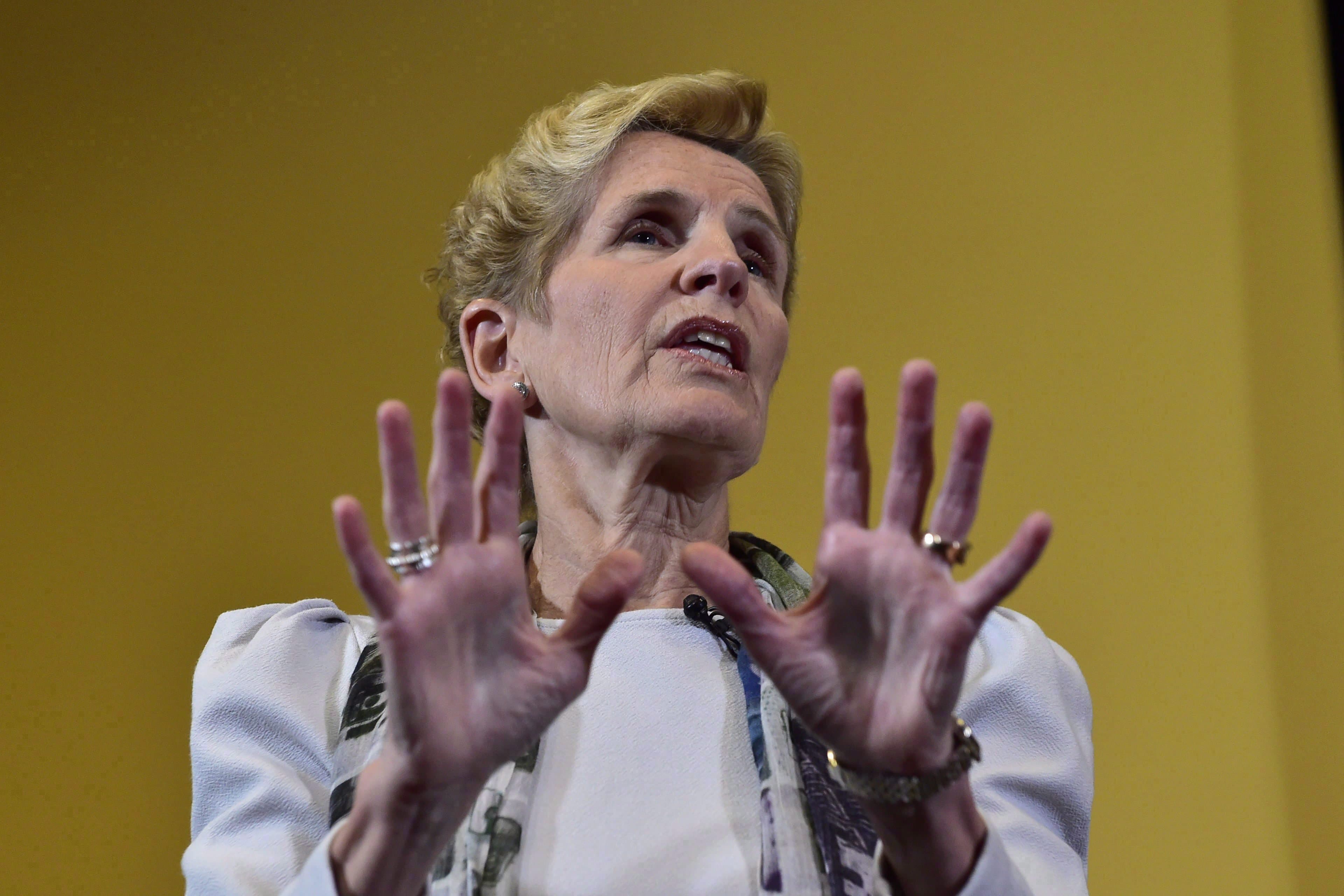To win, Kathleen Wynne first needs to realize she actually is Hillary Clinton