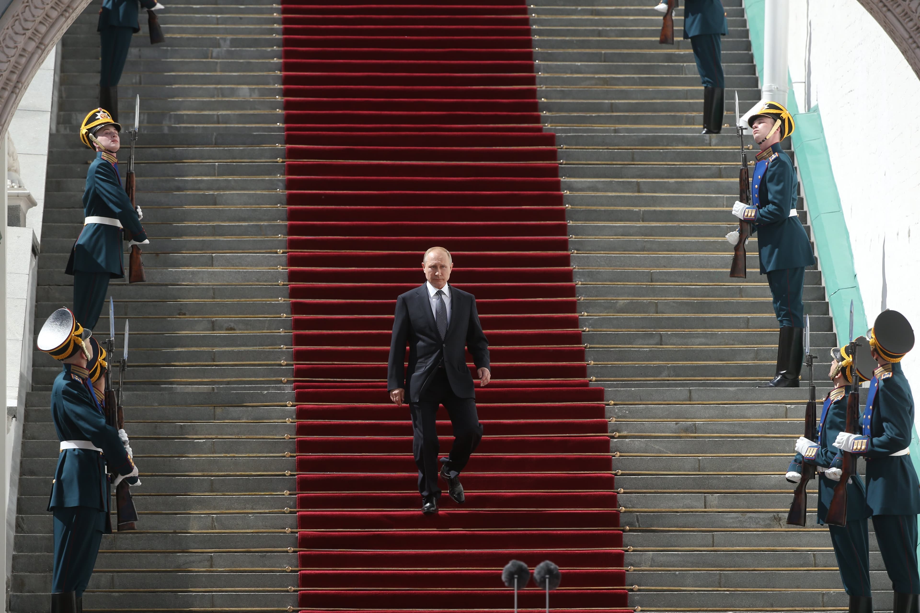 Former U.S. ambassador to Russia on Putin: ‘He thinks we’re out to get him’