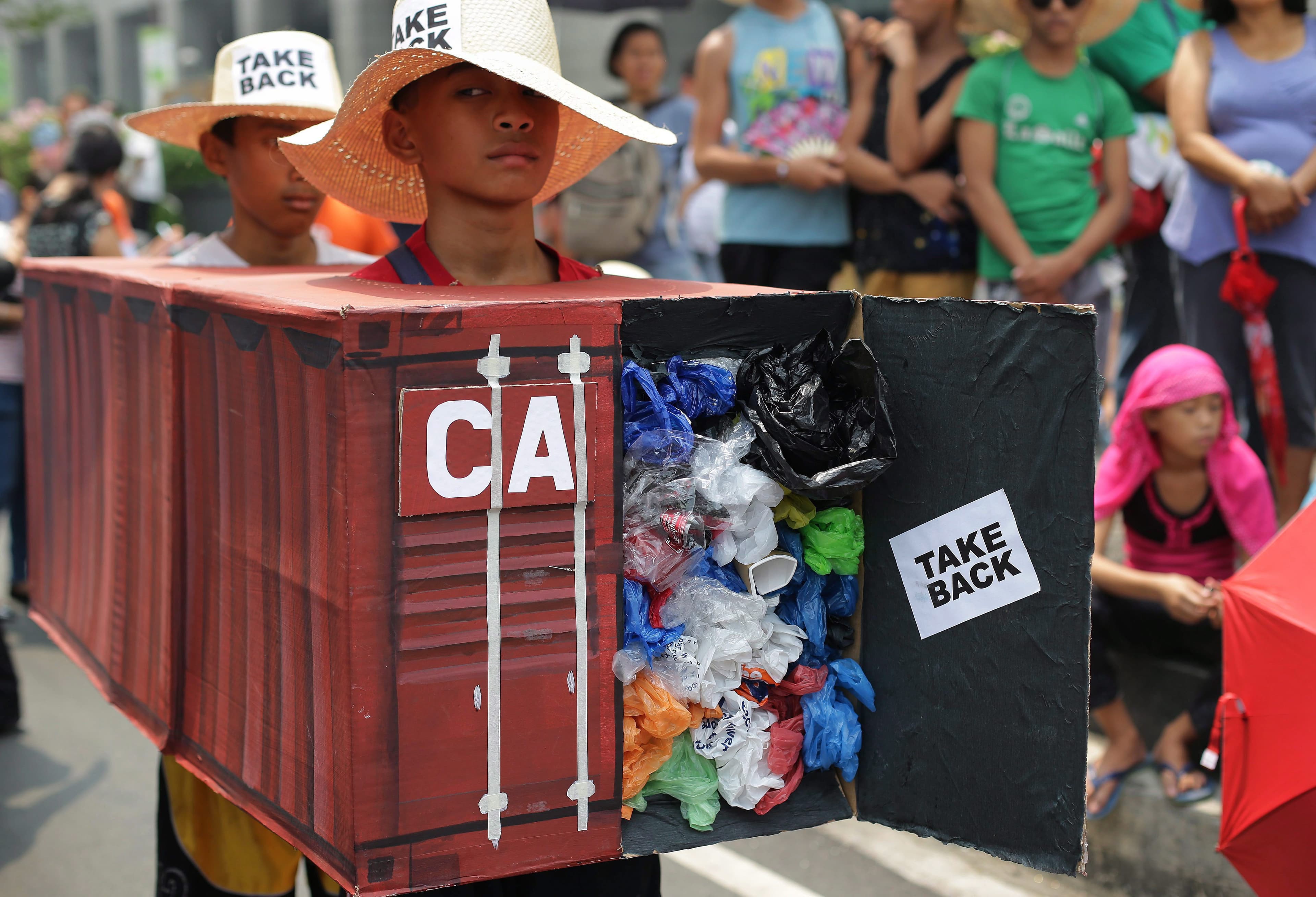 Duterte orders S.S. Garbage to set sale for Canadian waters as early as this week