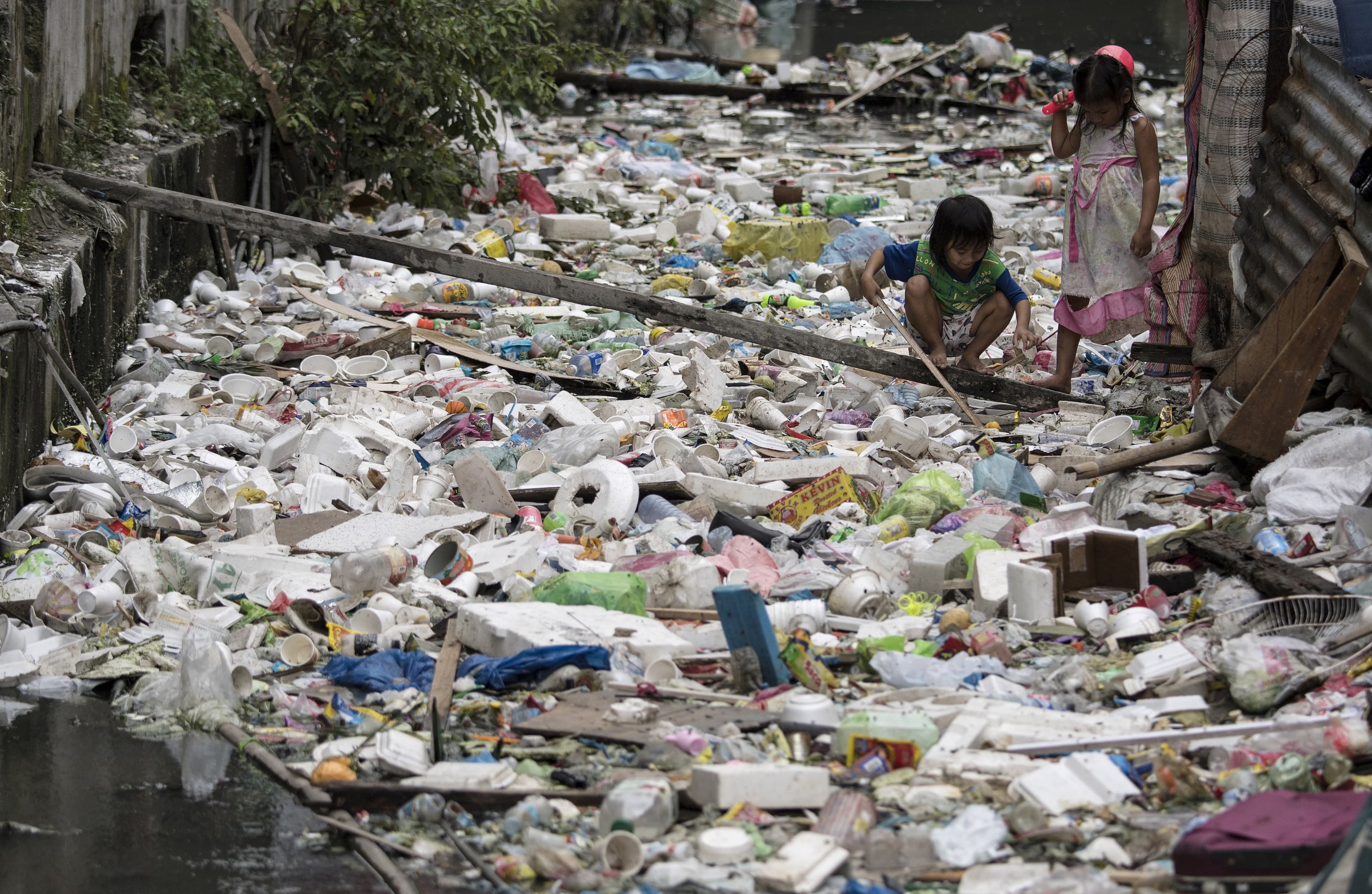 The Philippines has a bigger trash problem than Canada