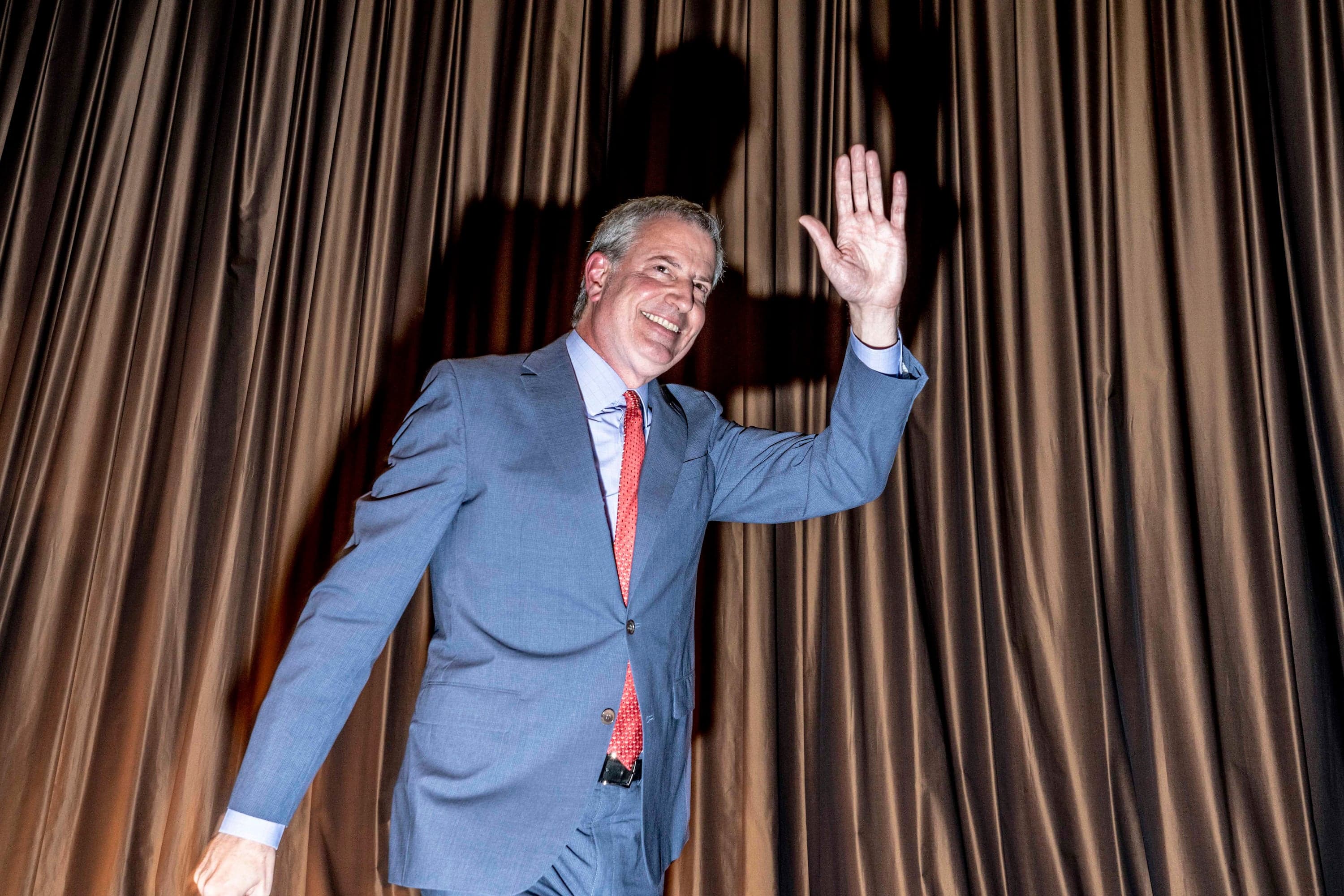 Bill de Blasio's Big Apple sours on his run for president