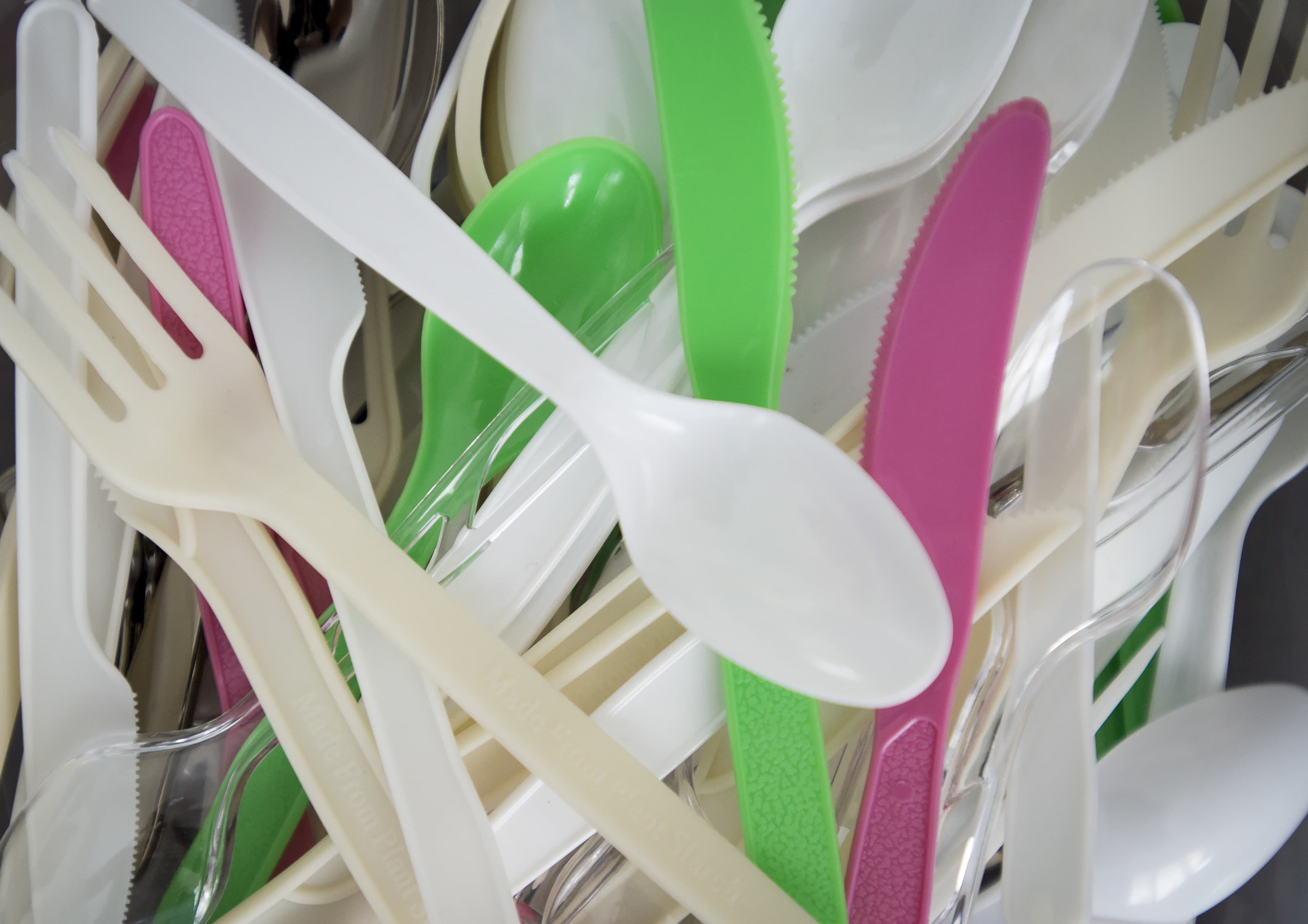 Ottawa and provinces pause carbon tax fight to battle plastic