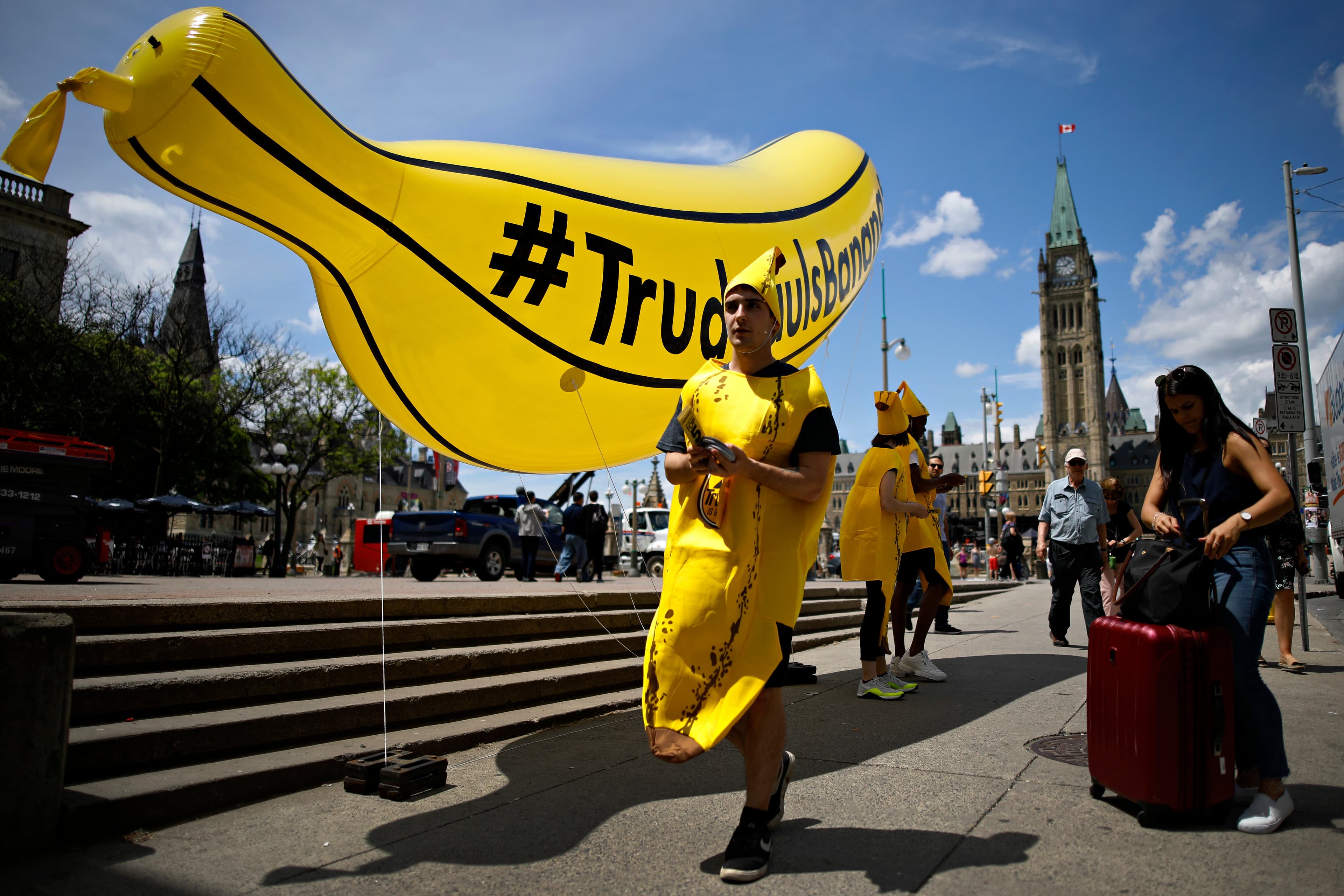 The social media battle to beat Trudeau