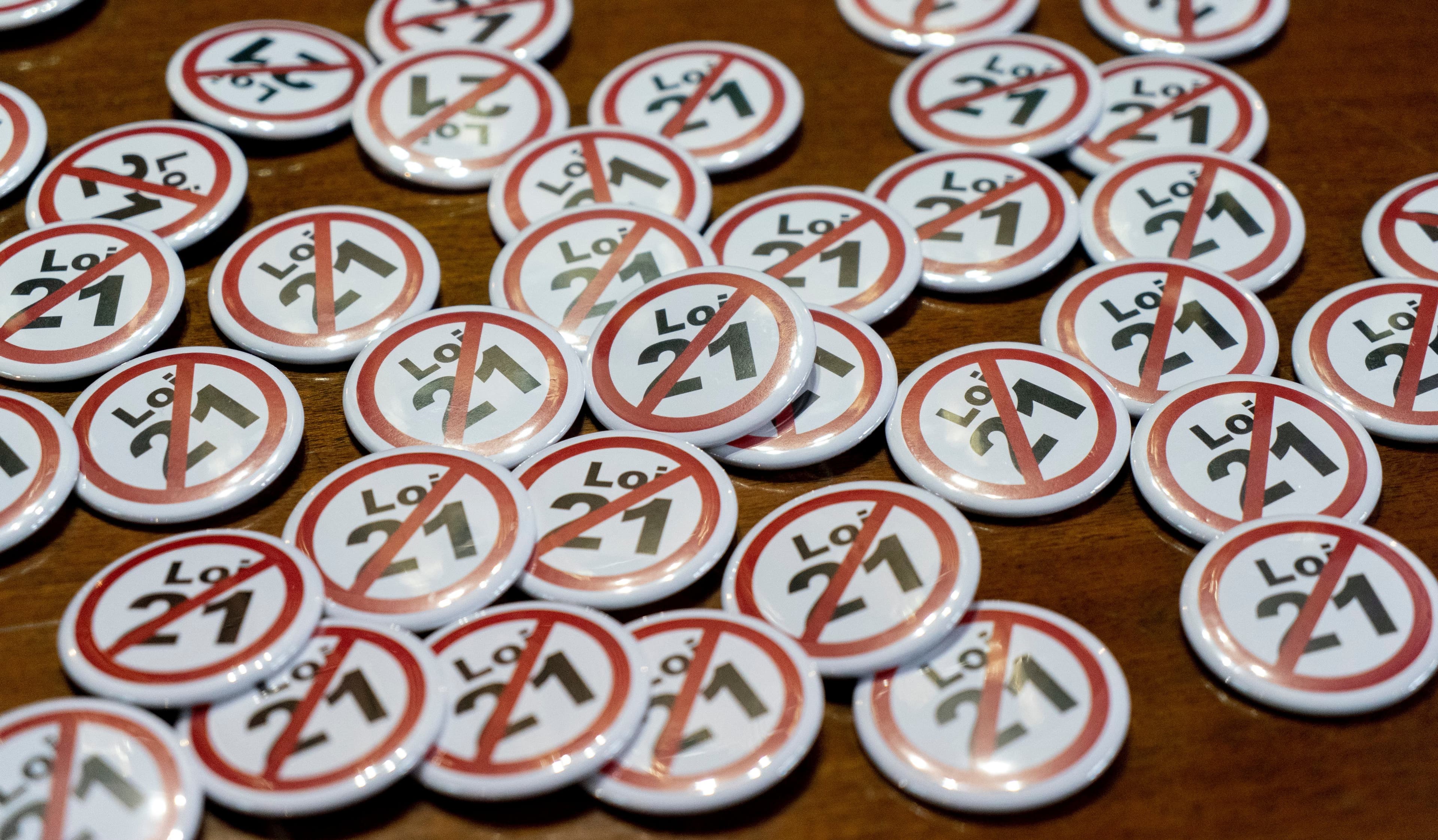 Dodging and weaving Quebec's Bill 21 on the campaign trail