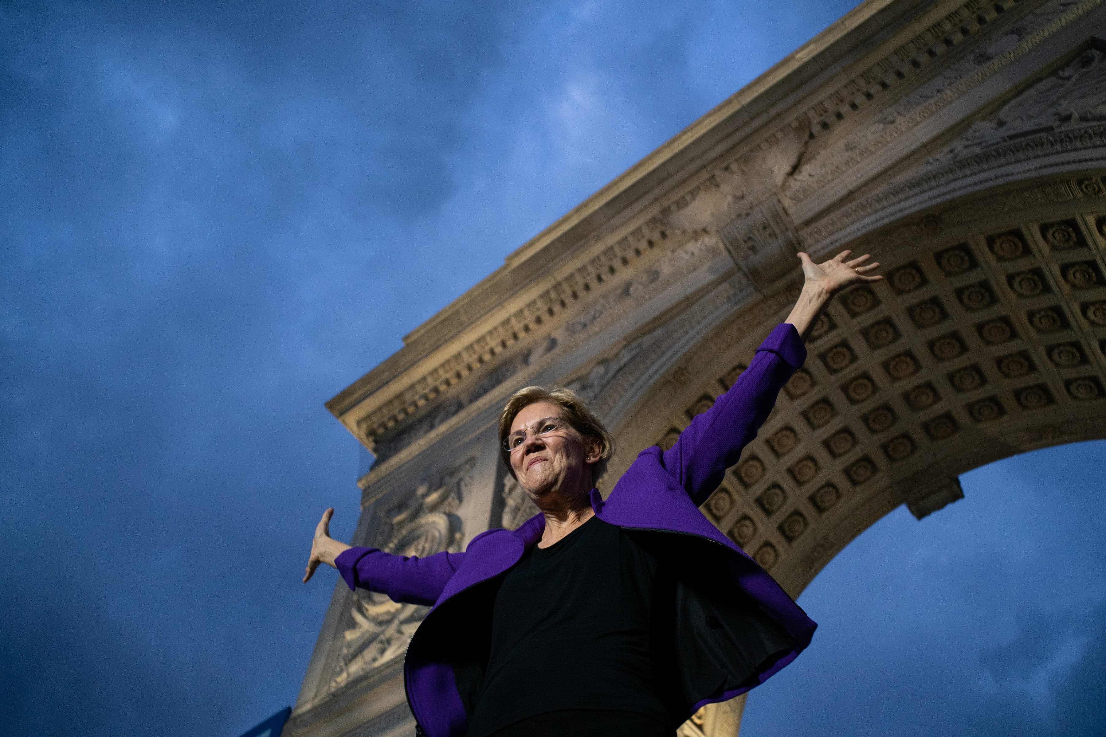 Elizabeth Warren, once at the back of the pack, is rallying like a contender