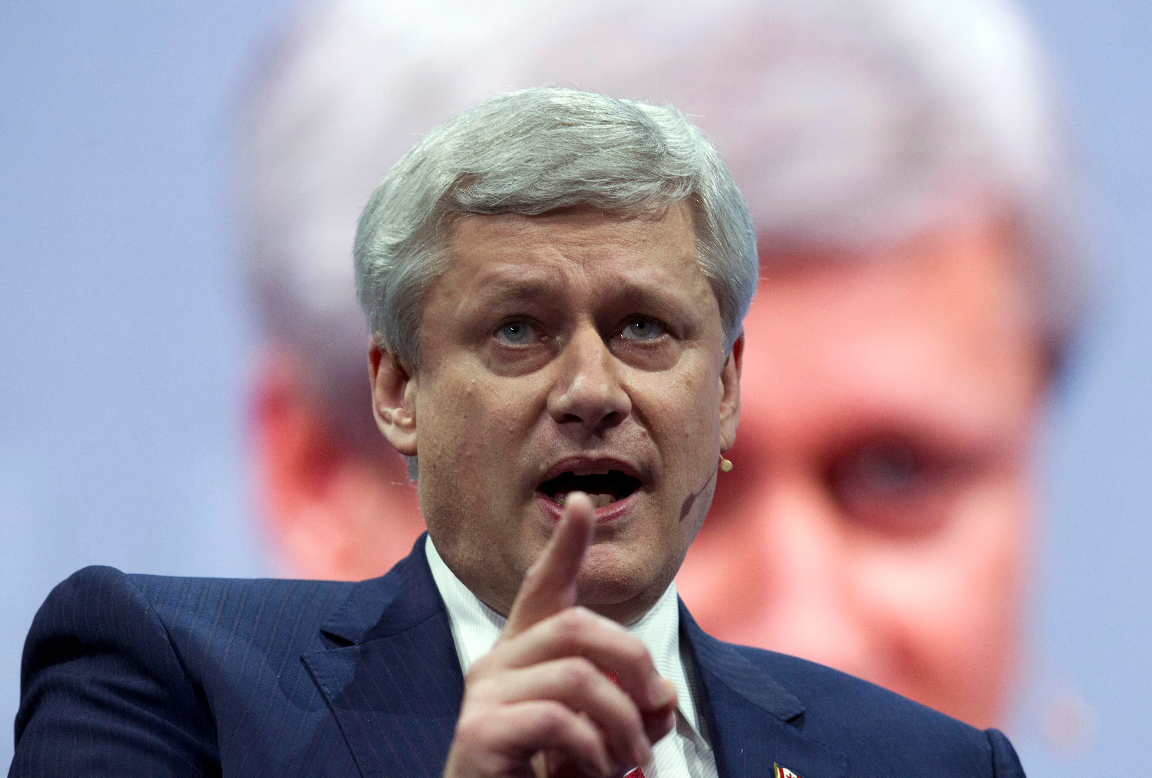 Stephen Harper resigns from the Conservative Fund board to block Jean Charest