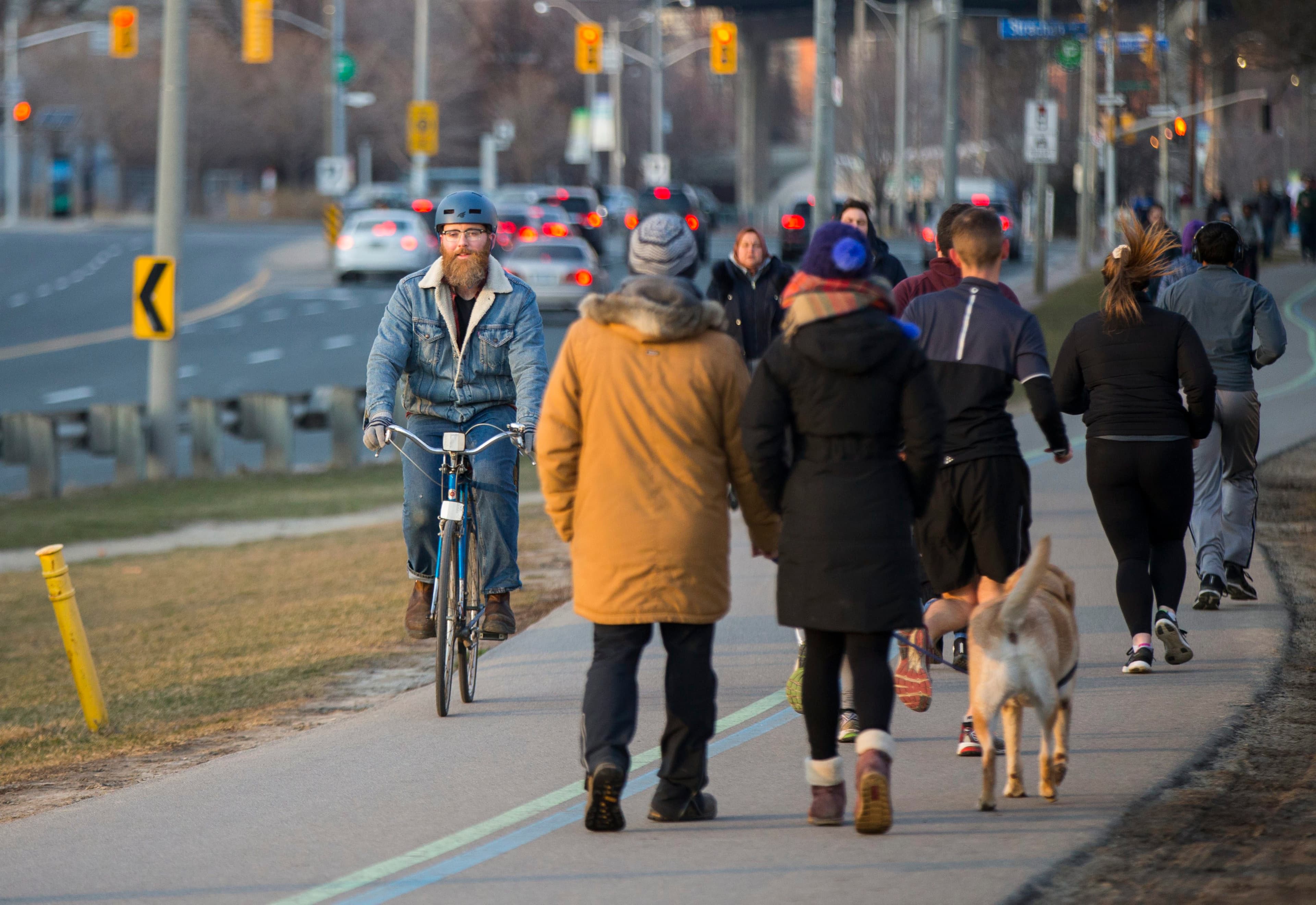 U.S. cities are better at social distancing than Canadian ones, data show