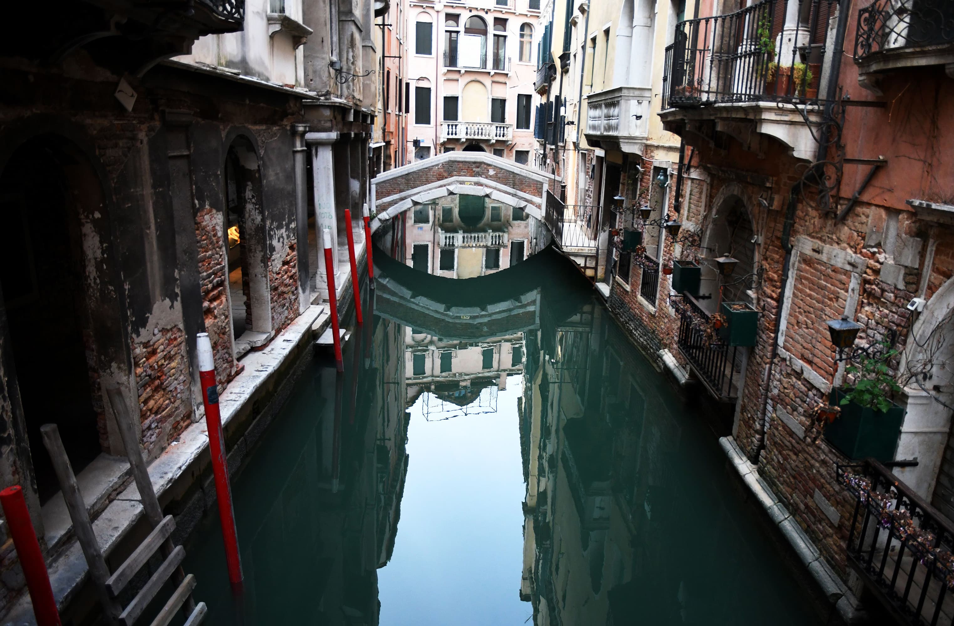 This picture taken on April 17, 2020, shows a clear canal in Venice, as the nation sought to curb the spread of the COVID-19 epidemic caused by the new coronavirus. - Italy's COVID-19 death toll stands at 22,170, although doctors say the real figure could be double the official one in some of the worst-hit provinces. Several Italian doctors have expressed fears that infected medics may have been unwittingly spreading the disease to their patients in the early weeks of the outbreak. (Andrea Pattoro/AFP/Getty Images)
