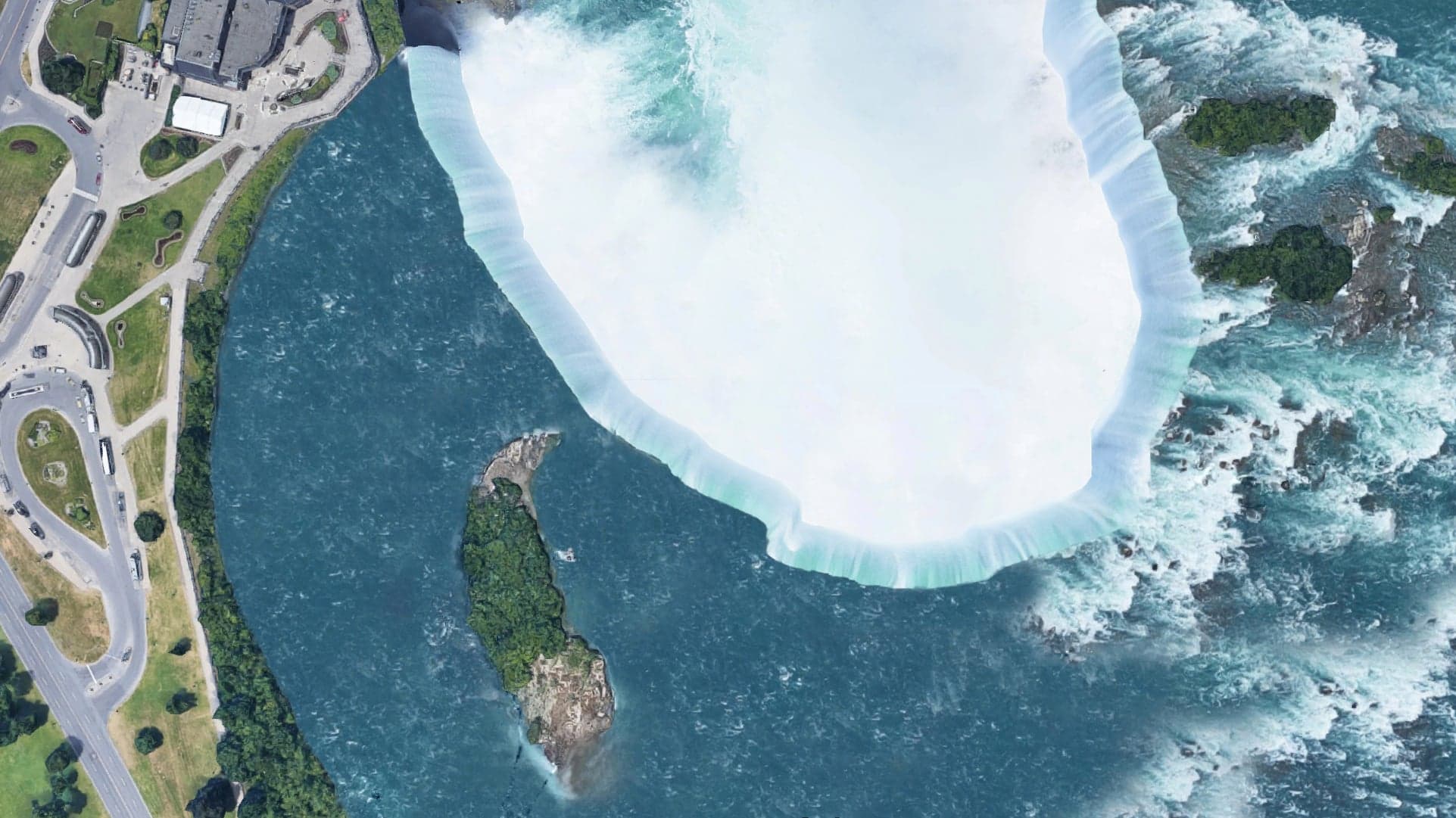 The deer stranded on a small, nameless island next to Horseshoe Falls (pictured to the left of the falls) (Google)