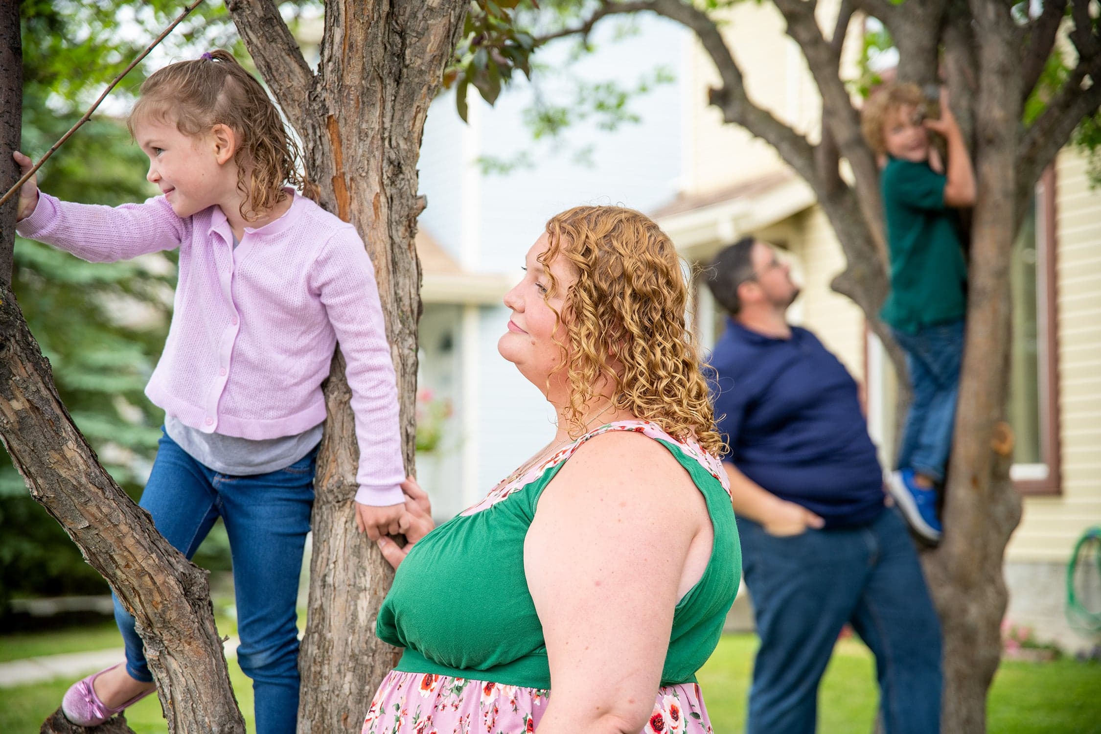 Tova Fertal with her daughter Clara, 4, while David, her husband, plays with their son Elliot, 6. (Photograph by Bryce Meyer)