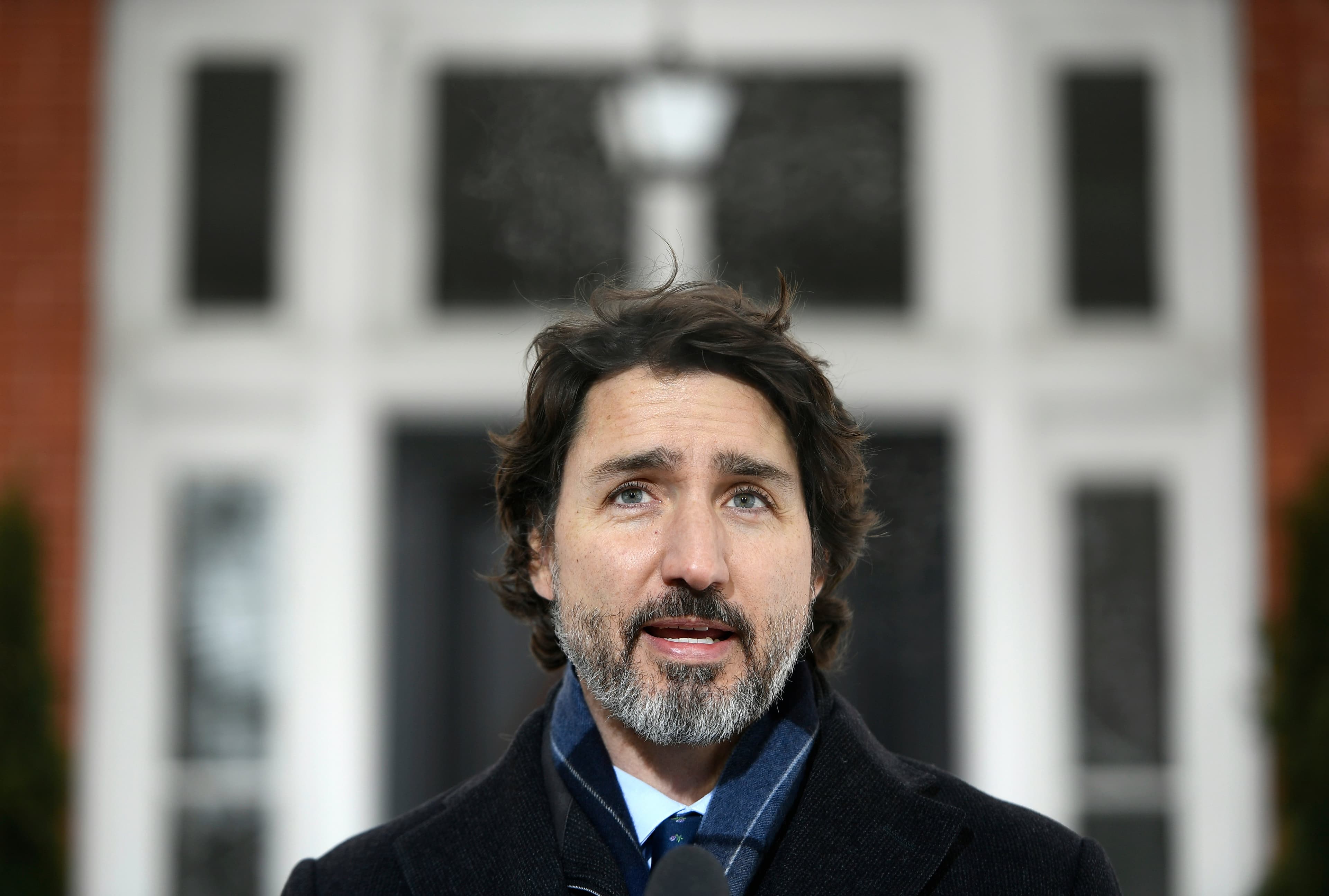 Justin Trudeau applauds Justin Trudeau's handling of the Rideau Hall mess