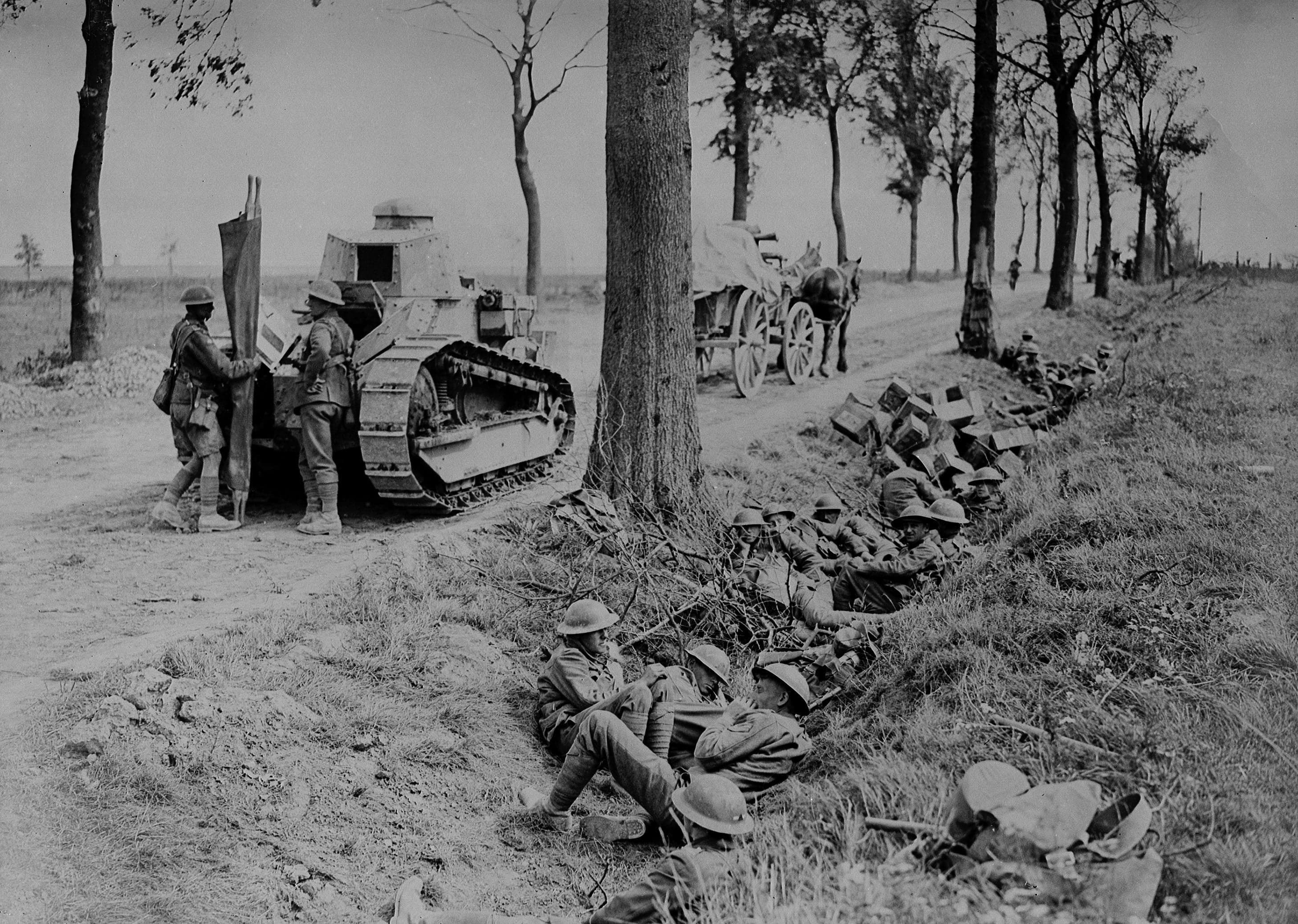 Canadian soldiers taking cover in a ditch near Arras in September 1918 (CP/National Archives of Canada)