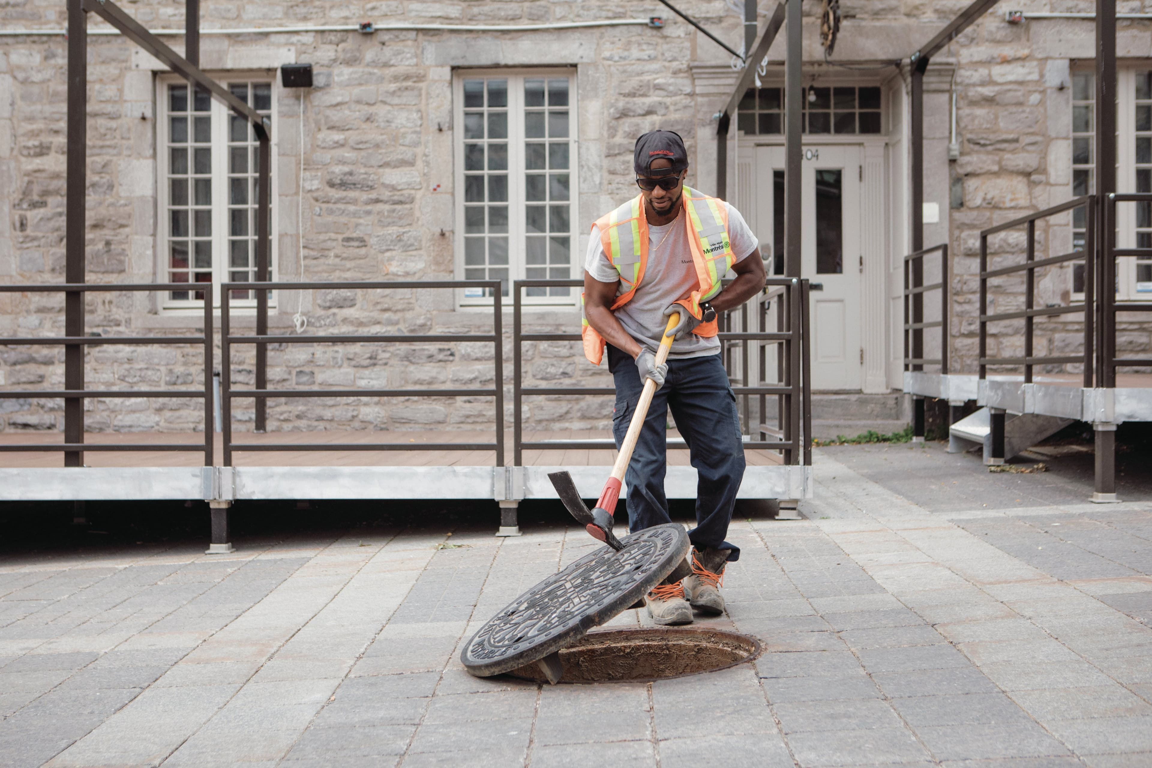 A worker installs a manhole cover in the city’s Old Port (Photograph by Chloë Ellingson)