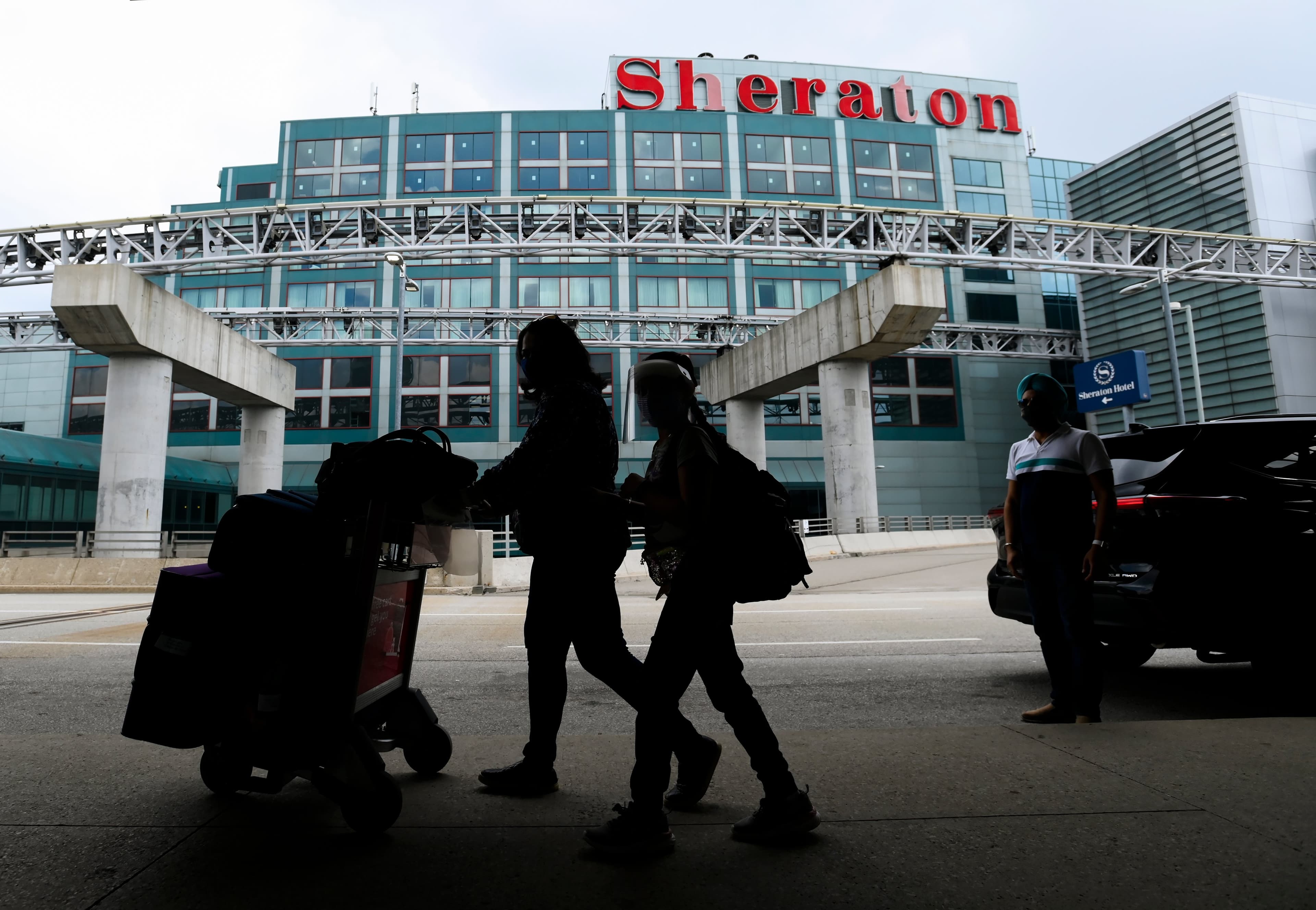 Public Health didn't keep track of travellers in quarantine hotels