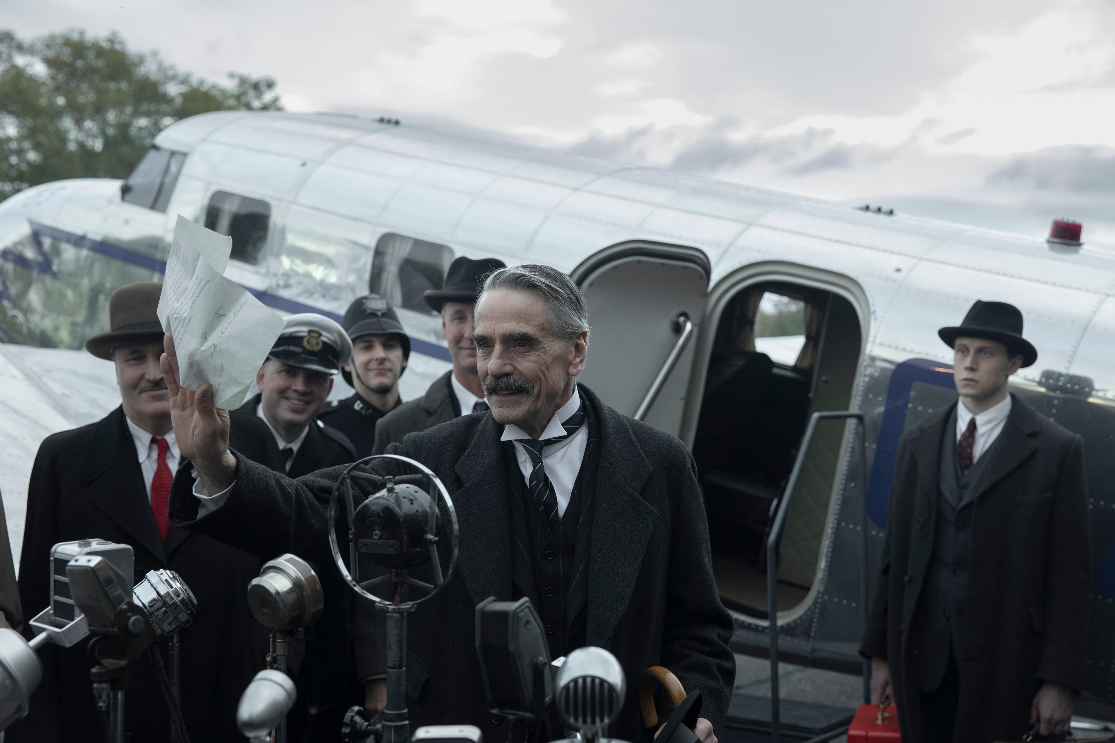 Munich - The Edge of War (Courtesy of Netflix © 2021)