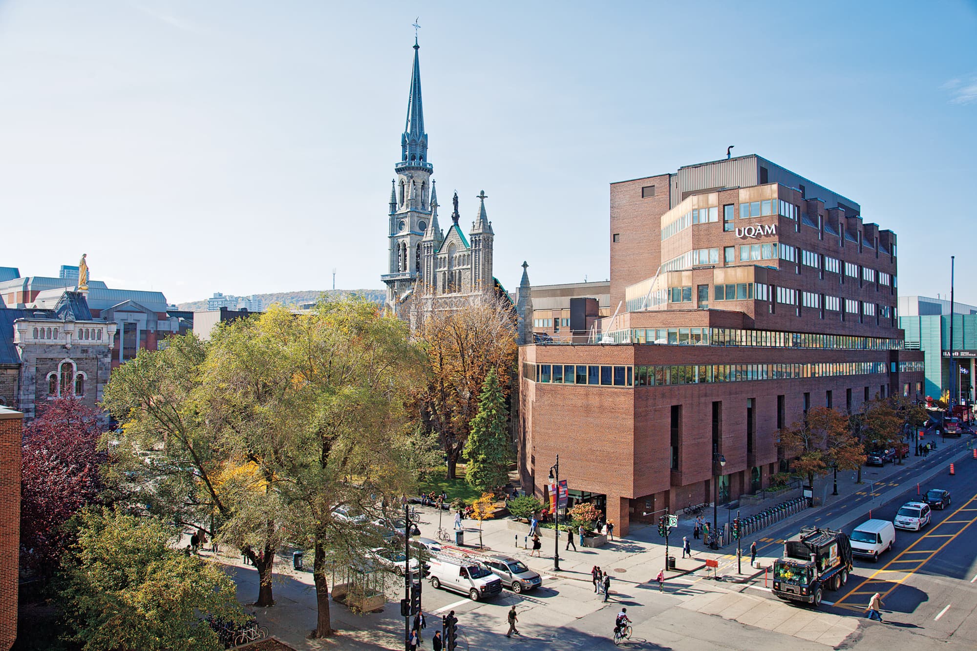 Université du Québec à Montréal: Student life on campus