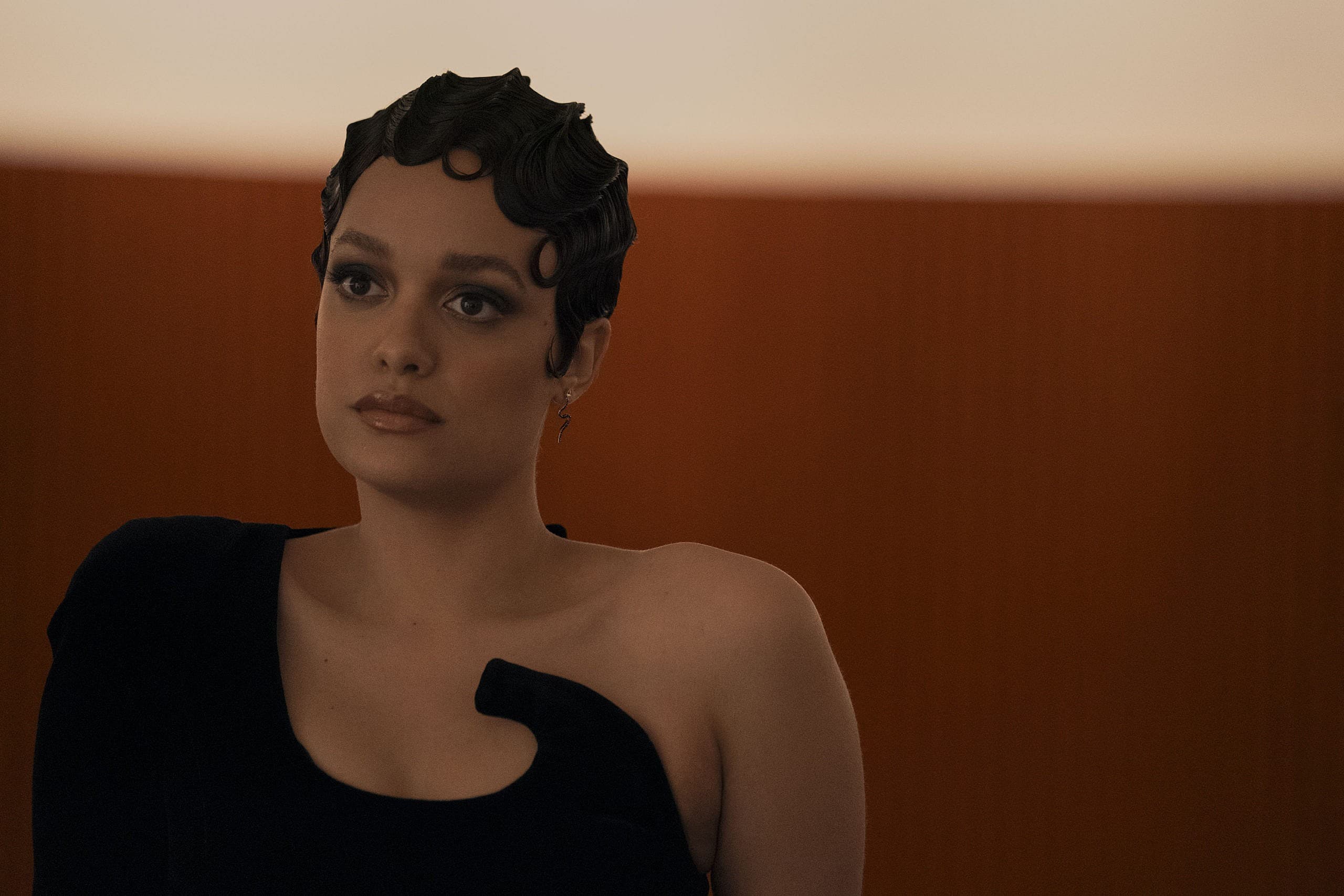 Dead Ringers’ Britne Oldford is stuck in a twisty twin love triangle